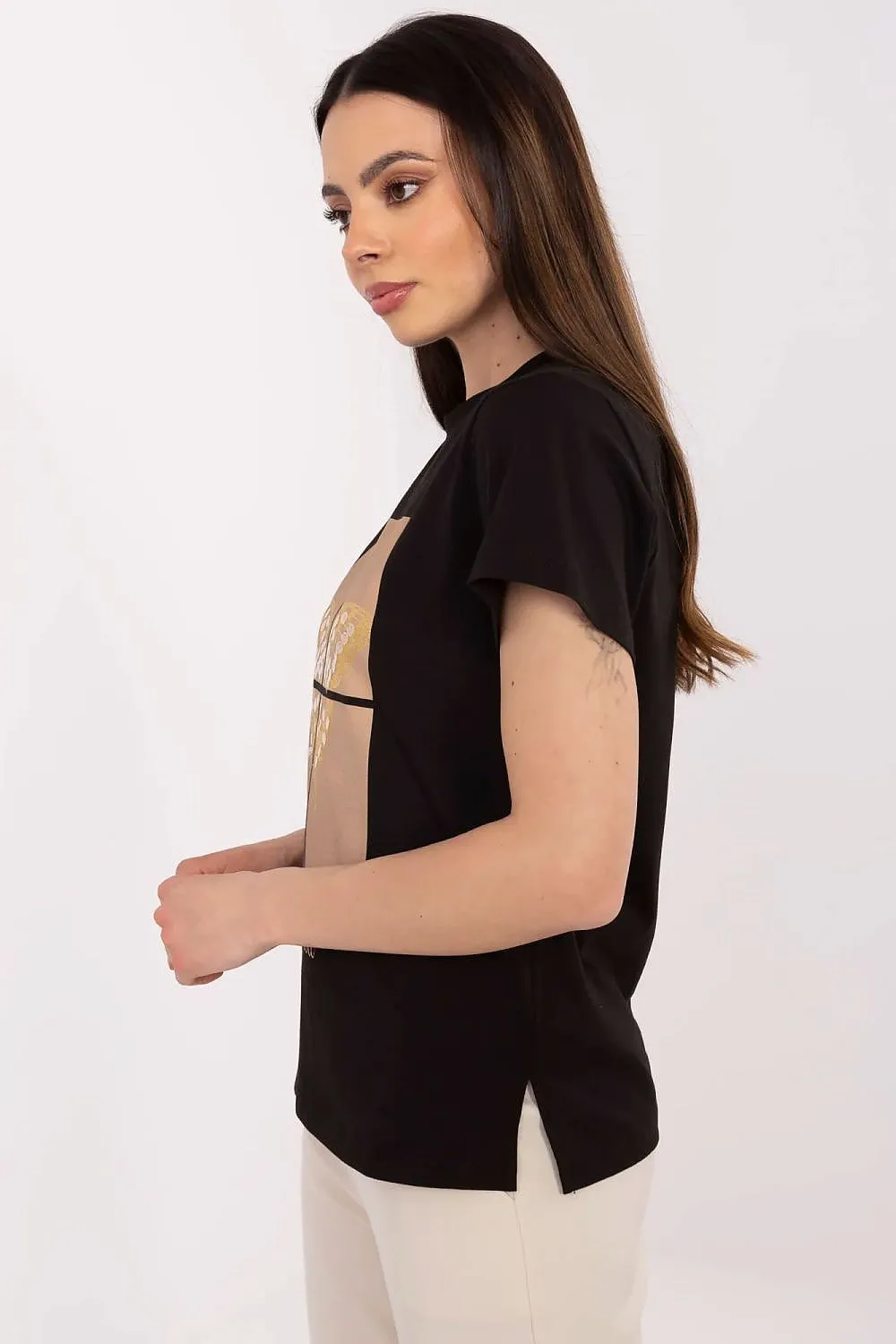 Light and comfortable women's t-shirt