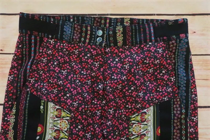 No. 21 Pants Black/Multi Floral Patchwork Print Silk Size 36 Cropped Trousers