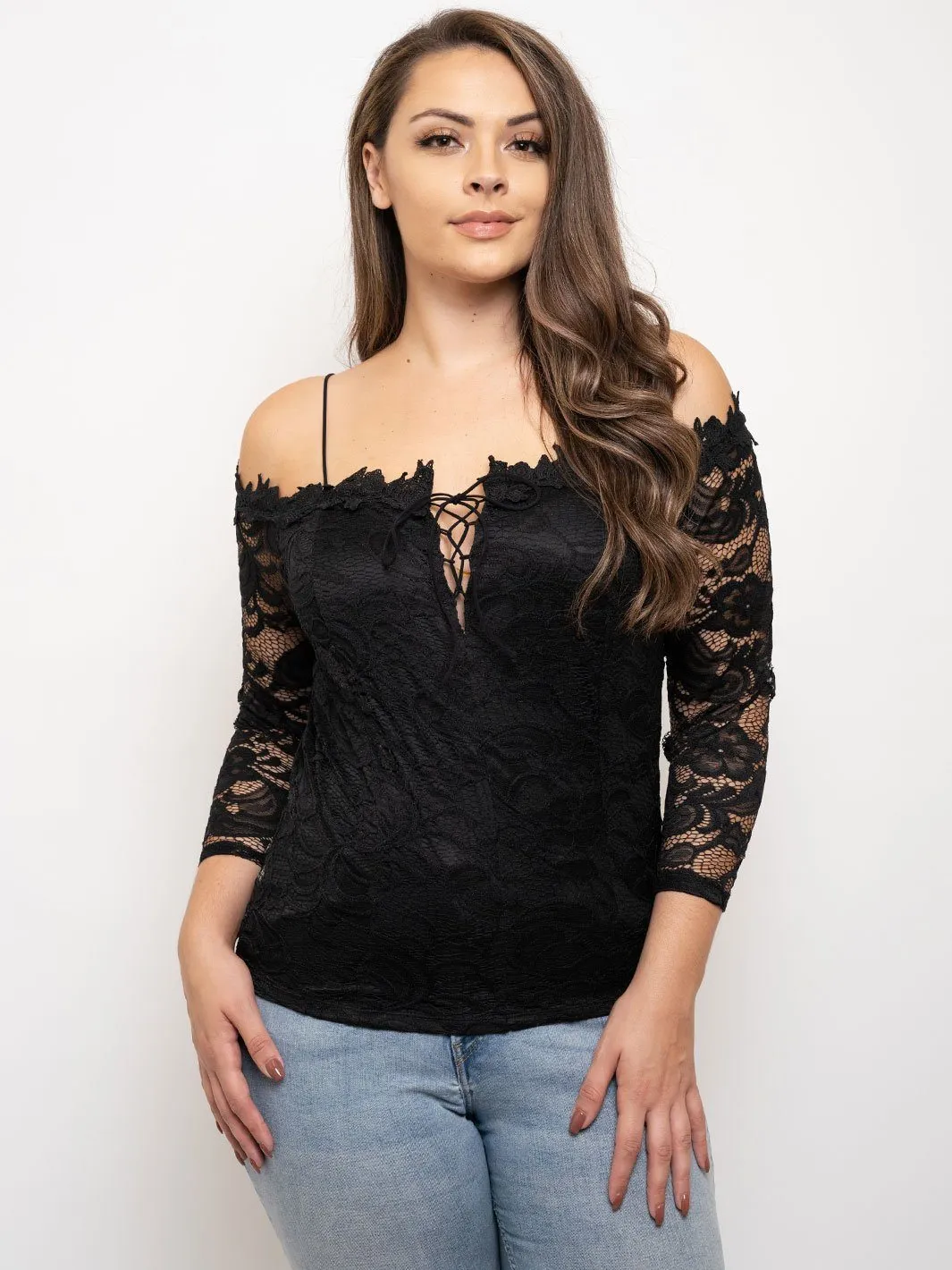 PLUS SIZE OFF SHOULDER LACE TOP