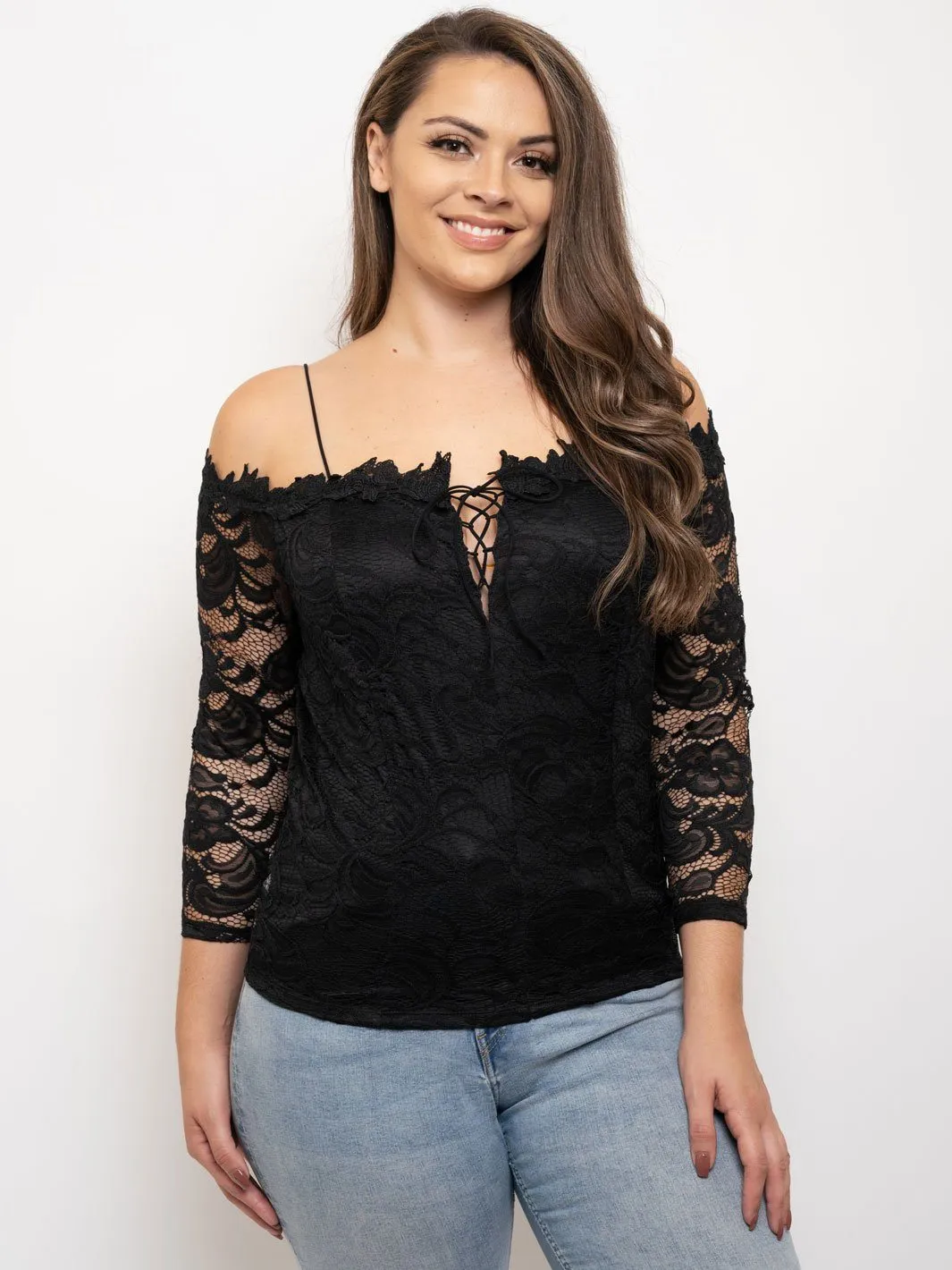 PLUS SIZE OFF SHOULDER LACE TOP