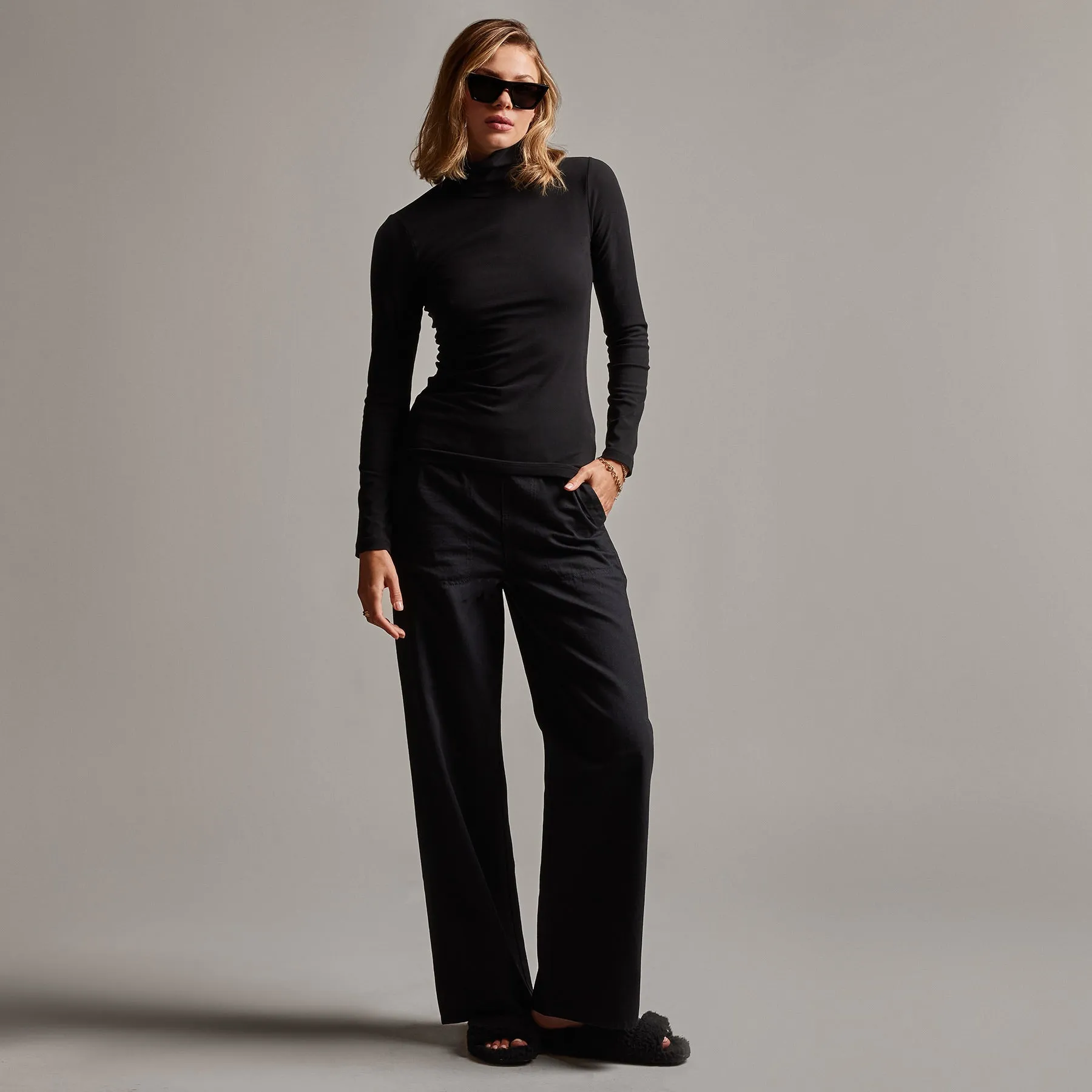 Stretch Lotus Turtleneck - Black