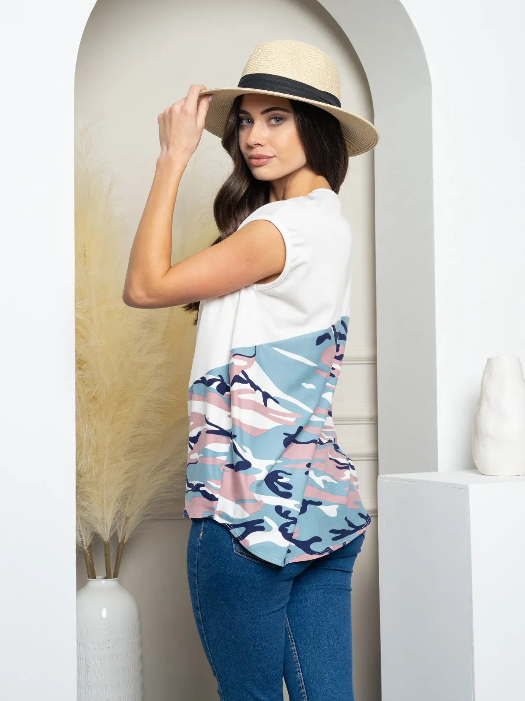 WOMEN'S CAMO PRINT SHORT SLEEVE TOP