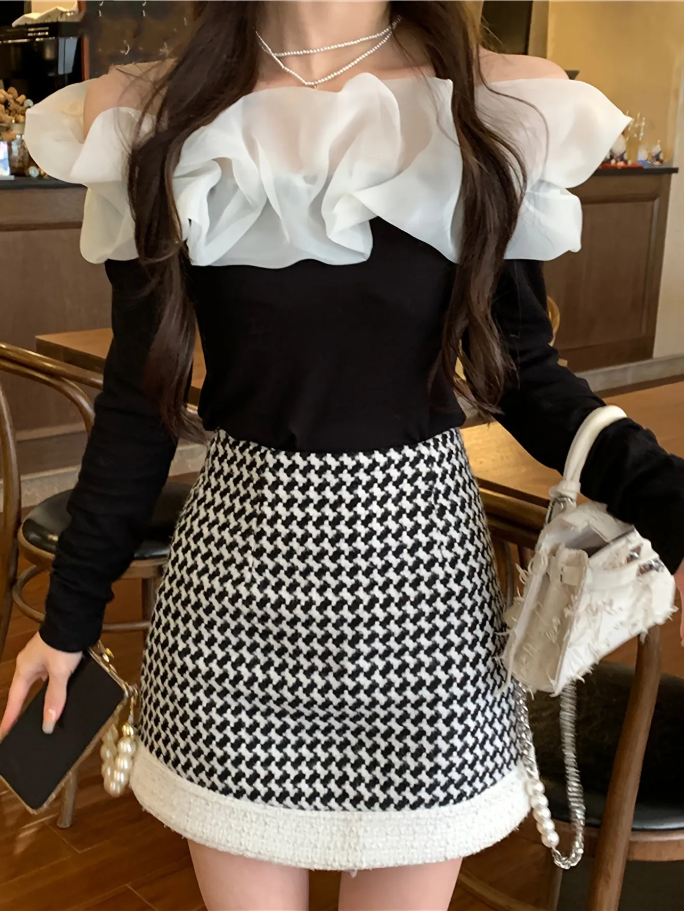 xieyinshe  Contrast Trim Off Shoulder T-Shirt, Elegant Long Sleeve Ruffle Trim T-Shirt For Spring & Fall, Women's Clothing
